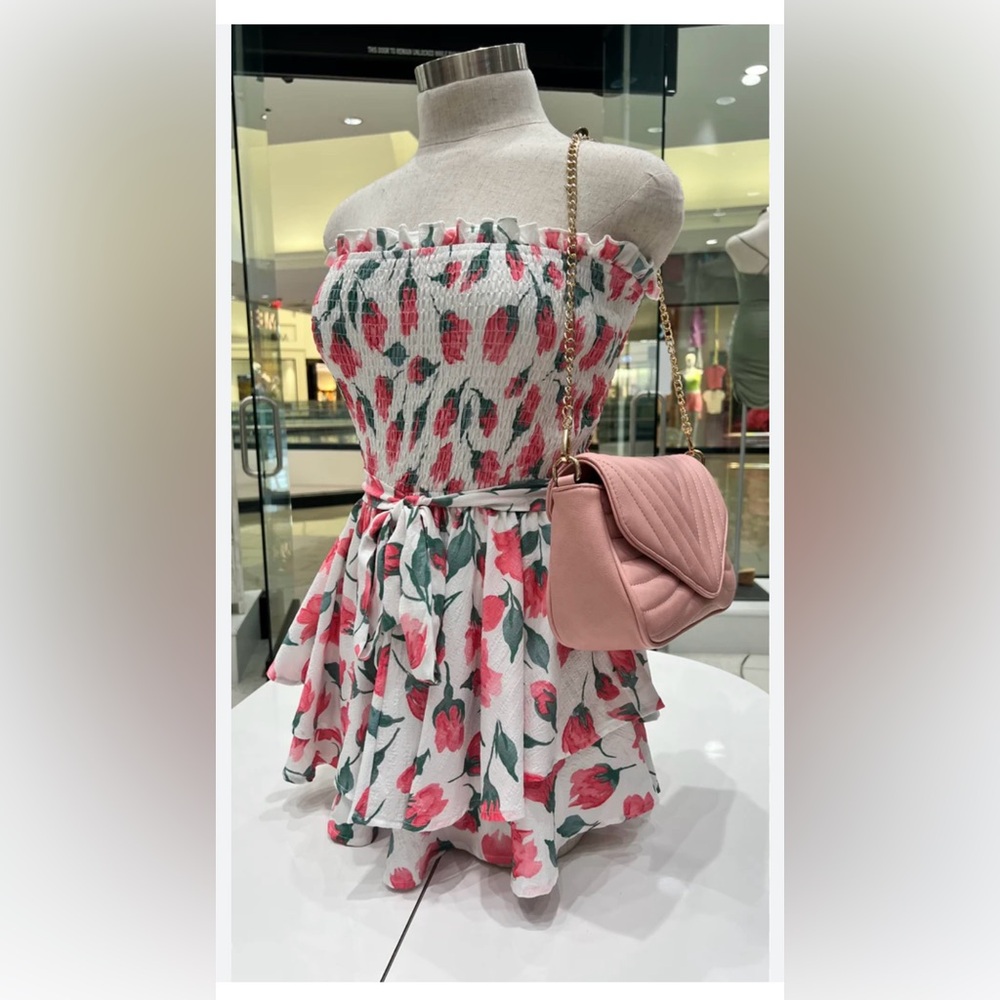 Beautiful and feminine Strapless smocked tiered  ROMPER 🩷
RP01
